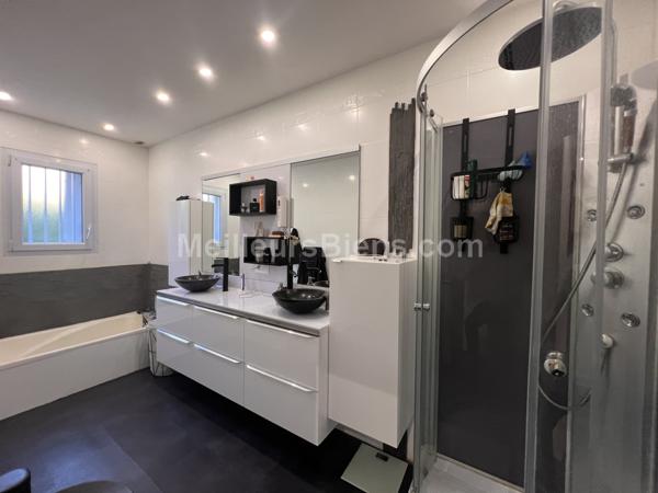 VILLA 132m2 et son espace détente de 100m2 SPA et PISCINE CHAUFFEE