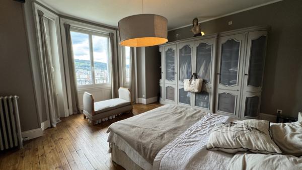 Saint-Étienne (42100) Maison de maître de 282m2 habitables avec piscine