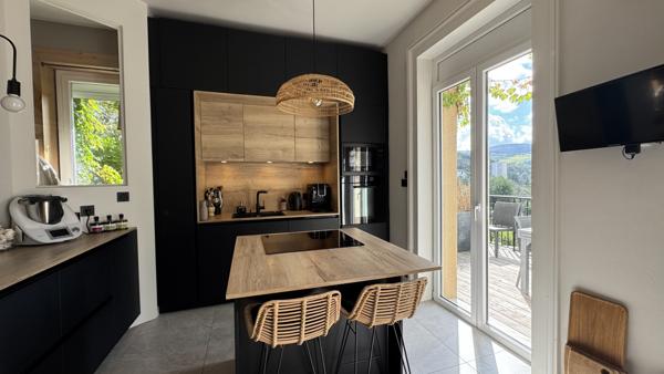 Saint-Étienne (42100) Maison de maître de 282m2 habitables avec piscine