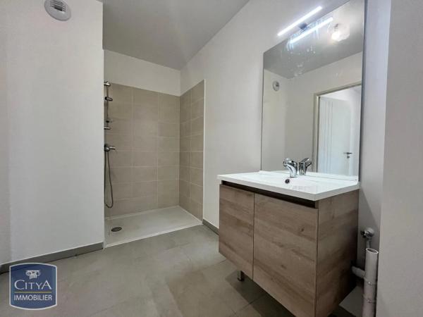 Appartement à louer 3 pièces 63.2m² Arles (13200)