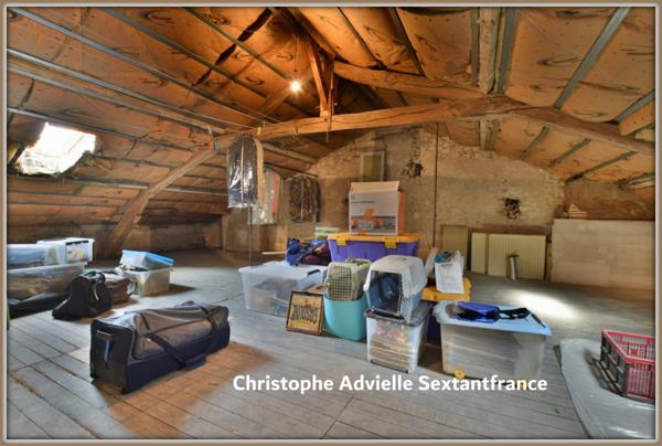 Grande maison bourgeoise et son studio indépendant au coeur d'un village avec services