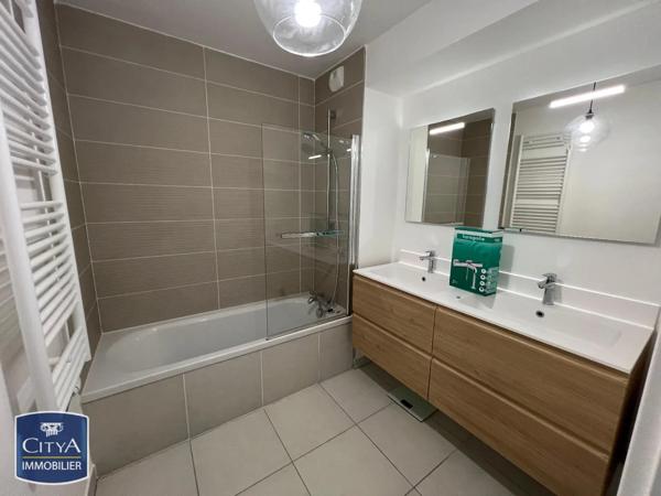Appartement à louer 3 pièces 74.13m² Ferney-Voltaire (01210)