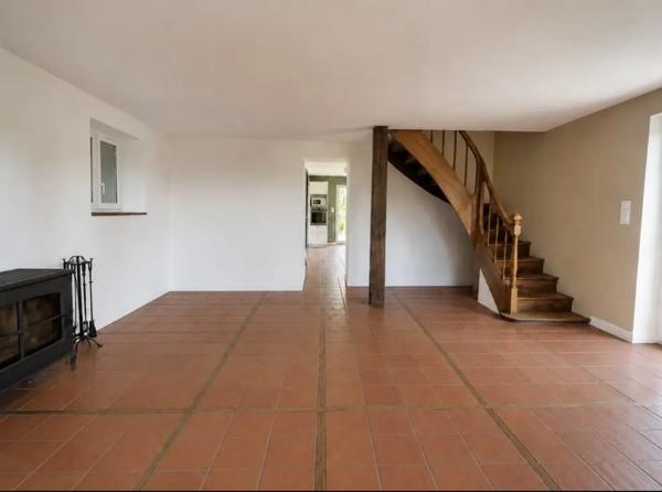 Maison de caractère rénovée avec vue sur le château de Chitr