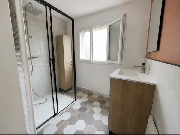 Maison de caractère rénovée avec vue sur le château de Chitr