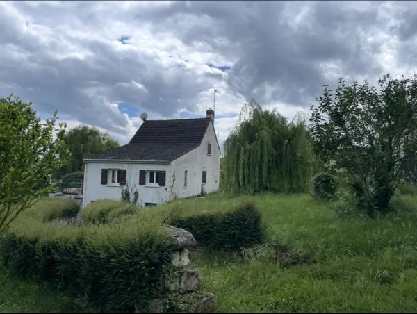 Maison de caractère rénovée avec vue sur le château de Chitr