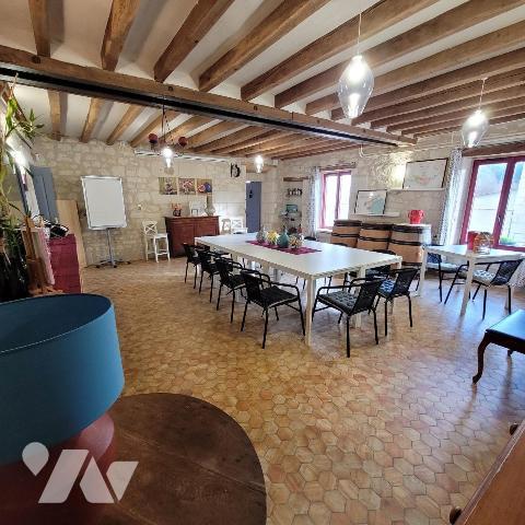 Immeuble mixte | Route des Châteaux de la Loire
Rez-de-chaussée commercial libre - restaurant,...