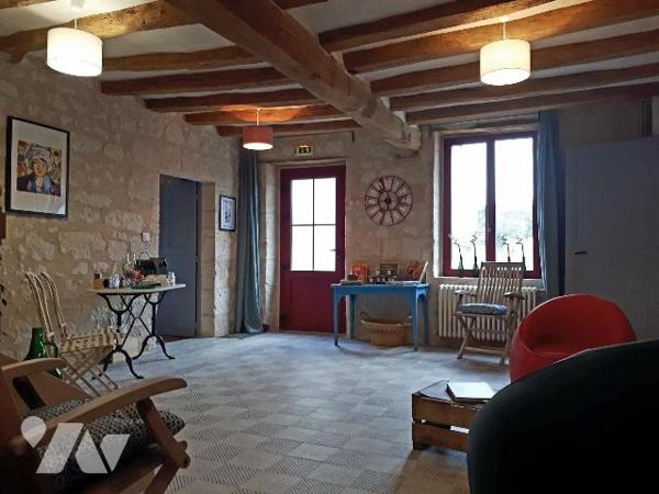 Immeuble mixte | Route des Châteaux de la Loire
Rez-de-chaussée commercial libre - restaurant,...