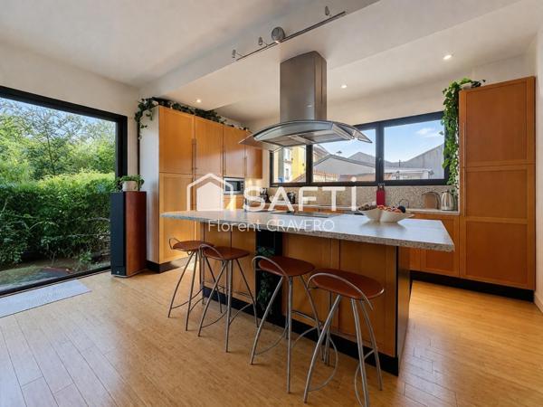 Maison d’architecte au calme, proche métro