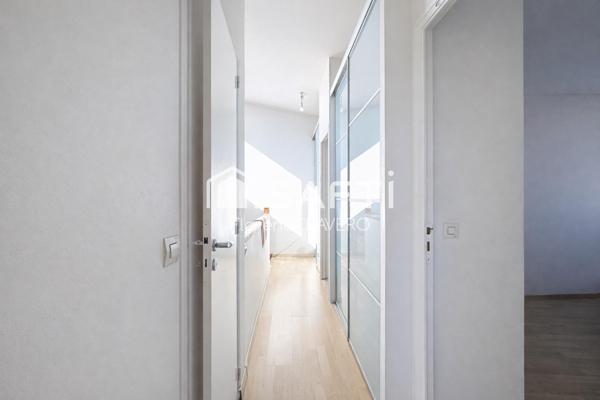 Maison d’architecte au calme, proche métro