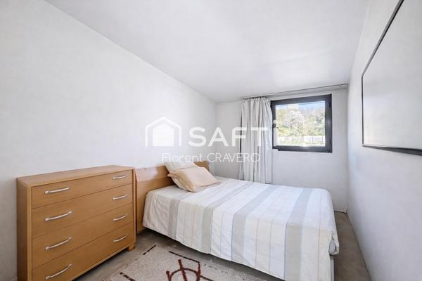 Maison d’architecte au calme, proche métro