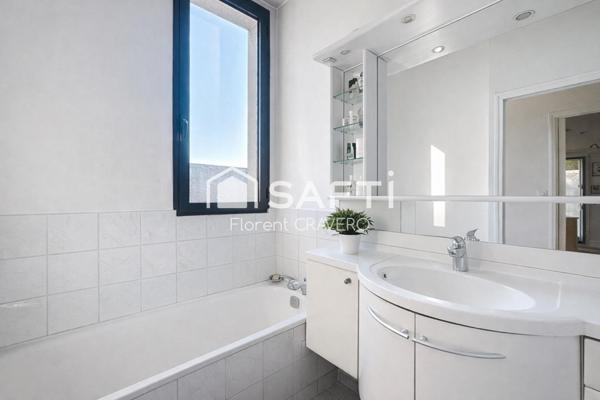 Maison d’architecte au calme, proche métro