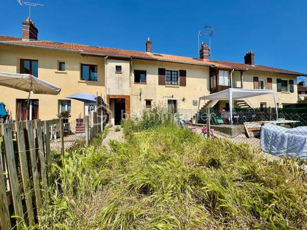 Située sur la commune du Trait, proche des commodités, cette maison de 76 m² représente une véritable opportunité pour les investisseurs comme pour les primo-accédants souhaitant créer un bien à leur image.

Édifiée sur une parcelle de 103 m², elle se compose de :
• 3 chambres
• Un espace salon / séjour
• Cuisine
• Chauffage électrique
• Production d’eau chaude par cumulus
• DPE C

Le bien est vendu avec une seconde parcelle indépendante de 106 m² comprenant un bâtiment d’environ 18 m² faisant actuellement office de garage, offrant un réel potentiel supplémentaire : stockage, atelier, futur aménagement ou valorisation patrimoniale.

⚠️ Des travaux de rénovation sont à prévoir, mais le potentiel est réel pour ceux qui recherchent un projet rentable ou une première acquisition avec possibilité de personnalisation complète.

✅ Idéal investissement locatif
✅ Première acquisition avec travaux
✅ Double parcelle
✅ Garage / dépendance
✅ Potentiel de valorisation après rénovation
✅ Secteur pratique et accessible

Un bien rare pour les acquéreurs capables de se projeter et souhaitant investir intelligemment dans un projet à fort potentiel.