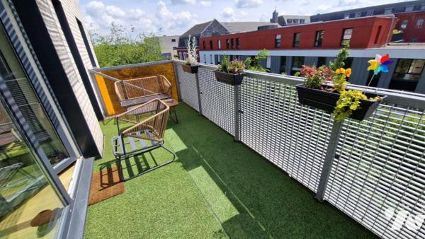 ROUBAIIX - EXCELLENT SECTEUR - PROXIMITE TRAMWAY - TYPE 2 AVEC TERRASSE - 