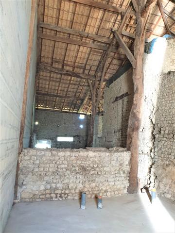 Dpt Charente (16), proche de BARBEZIEUX grande grange et terrain à vendre,