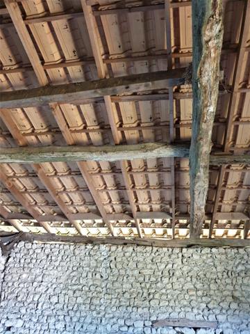 Dpt Charente (16), proche de BARBEZIEUX grande grange et terrain à vendre,