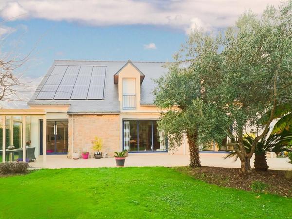 PROPRIETE D'ARCHITECTE AVEC DEPENDANCE PROCHE GUERANDE