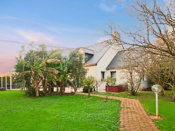 PROPRIETE D'ARCHITECTE AVEC DEPENDANCE PROCHE GUERANDE