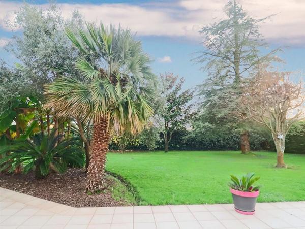 PROPRIETE D'ARCHITECTE AVEC DEPENDANCE PROCHE GUERANDE