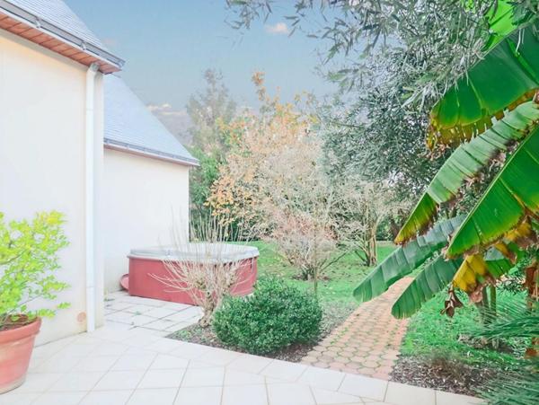 PROPRIETE D'ARCHITECTE AVEC DEPENDANCE PROCHE GUERANDE