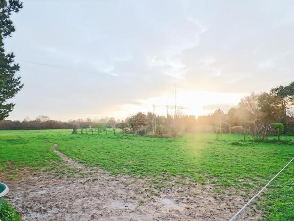 PROPRIETE D'ARCHITECTE AVEC DEPENDANCE PROCHE GUERANDE