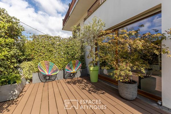 Appartement lumineux aux extérieurs élégamment aménagés