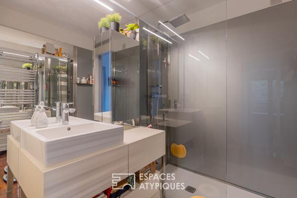 Appartement lumineux aux extérieurs élégamment aménagés