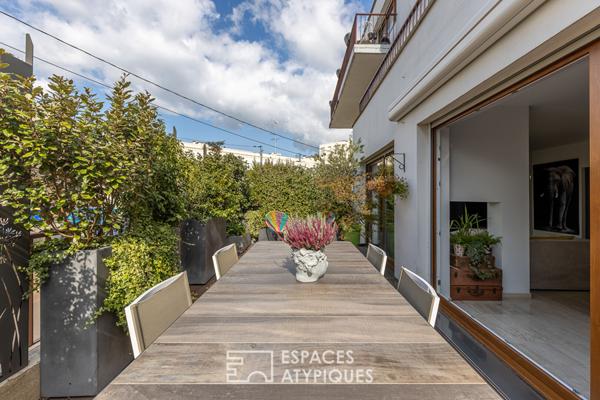 Appartement lumineux aux extérieurs élégamment aménagés