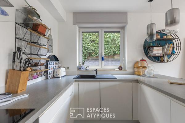 Appartement lumineux aux extérieurs élégamment aménagés