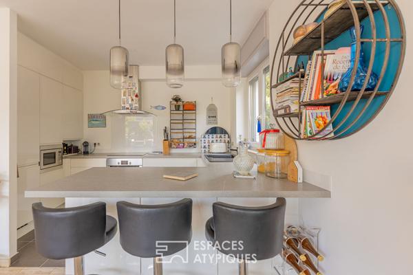 Appartement lumineux aux extérieurs élégamment aménagés