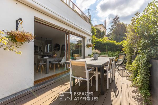 Appartement lumineux aux extérieurs élégamment aménagés