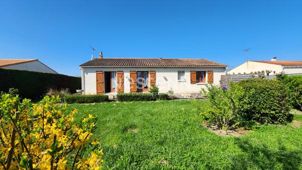 Maison de plain-pied 3 chambres avec jardin et garage à Maillé