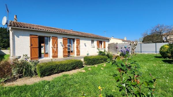 Maison de plain-pied 3 chambres avec jardin et garage à Maillé