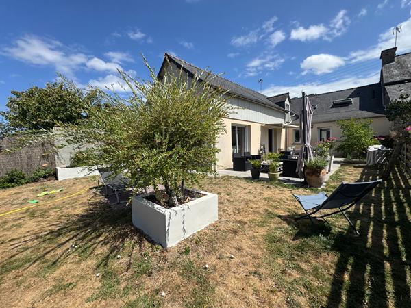 Vente maison de ville, 4 chambres, avec jardin clos sans vis à vis - LAMBALLE CENTRE