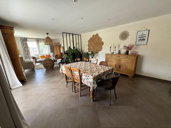 Vente maison de ville, 4 chambres, avec jardin clos sans vis à vis - LAMBALLE CENTRE