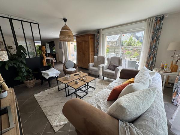 Vente maison de ville, 4 chambres, avec jardin clos sans vis à vis - LAMBALLE CENTRE