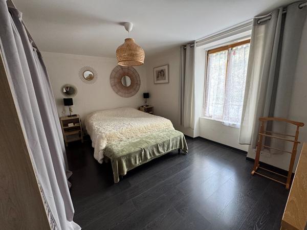 Vente maison de ville, 4 chambres, avec jardin clos sans vis à vis - LAMBALLE CENTRE