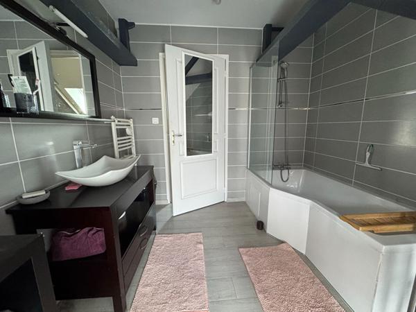 Vente maison de ville, 4 chambres, avec jardin clos sans vis à vis - LAMBALLE CENTRE