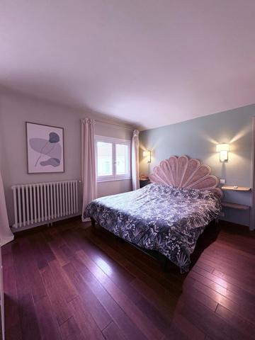 Villa de plain pied avec 5 chambres et une piscine sans vis à vis et au calme.