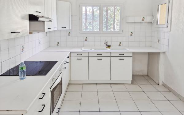 Maison à vendre    5 pièces •  Pujaut