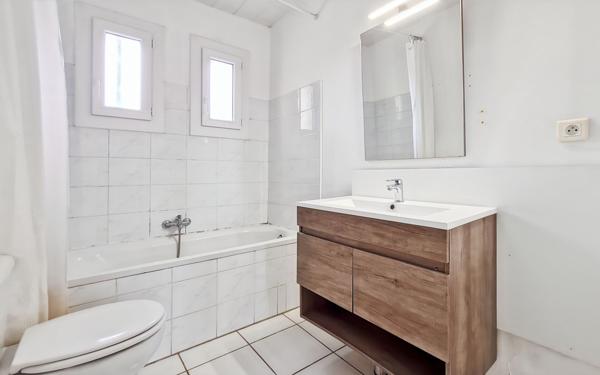 Maison à vendre    5 pièces •  Pujaut
