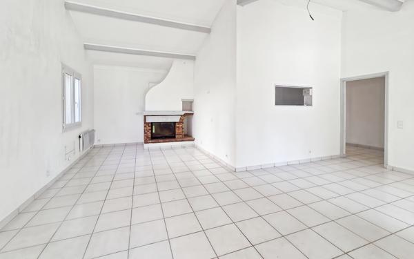 Maison à vendre    5 pièces •  Pujaut