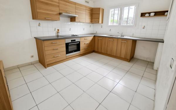 Maison à vendre    5 pièces •  Pujaut