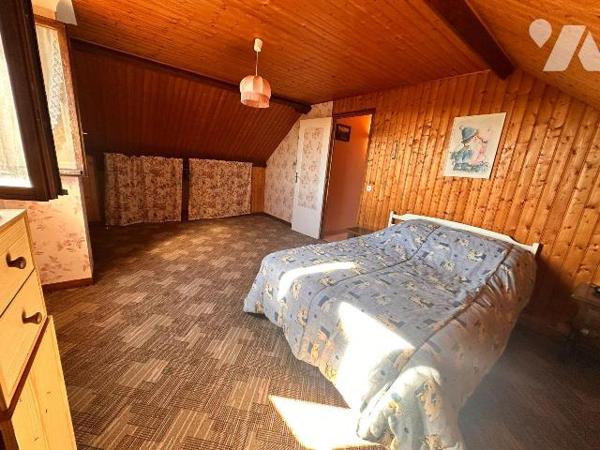 Pavillon des années 1978 sur sous-sol total comprenant :
Au rez-de-chaussée une entrée desserv...