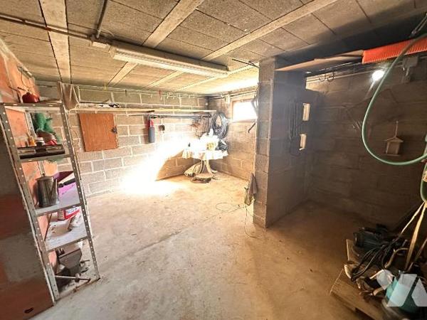 Pavillon des années 1978 sur sous-sol total comprenant :
Au rez-de-chaussée une entrée desserv...