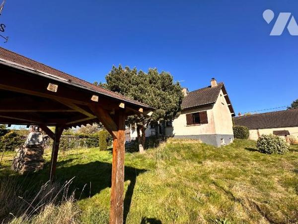 Pavillon des années 1978 sur sous-sol total comprenant :
Au rez-de-chaussée une entrée desserv...