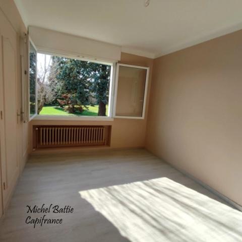 Beaux volumes et luminosité : une maison idéale à deux pas du centre SAINT JUST SAINT RAMBERT (42)