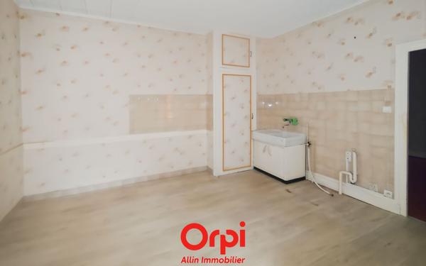 Maison à vendre    2 pièces •  Désertines