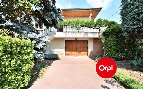 Appartement à louer    1 pièce •  Saint-Priest