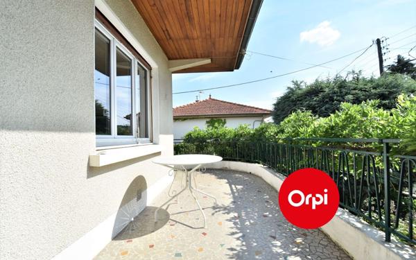 Appartement à louer    1 pièce •  Saint-Priest