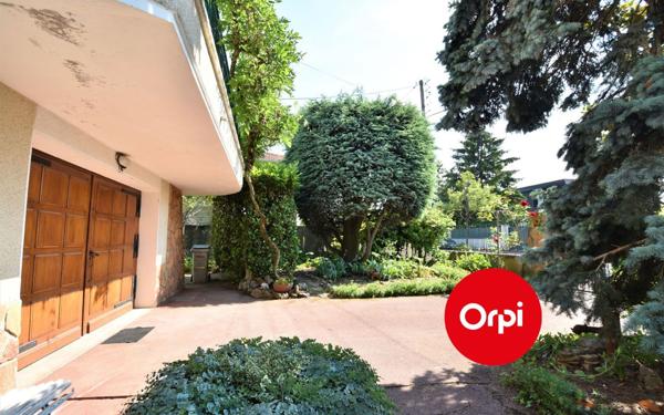 Appartement à louer    1 pièce •  Saint-Priest